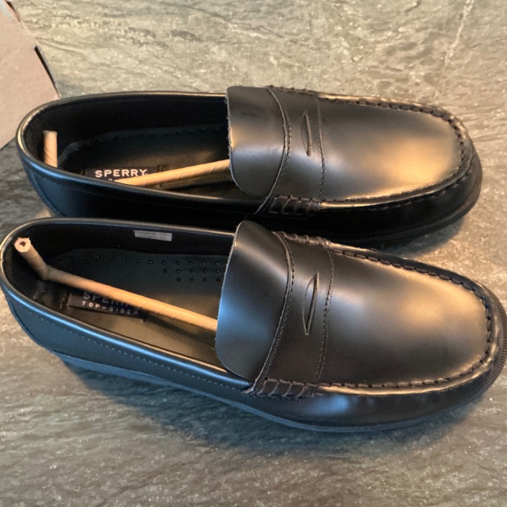 Sperry Colton penny loafers boy’s size 7 or women’s 9 (EU 40), New in Box